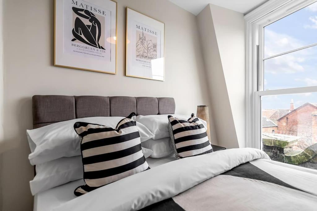 1-Bed Seaside Apartment With Parking Кромър Екстериор снимка